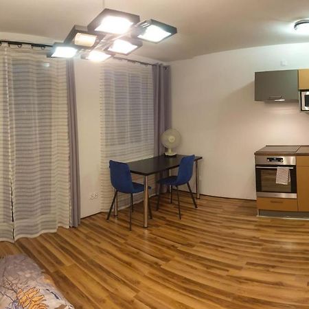 Mini Apartament Krakow Pn / Cracow North Z Parkingiem Buitenkant foto