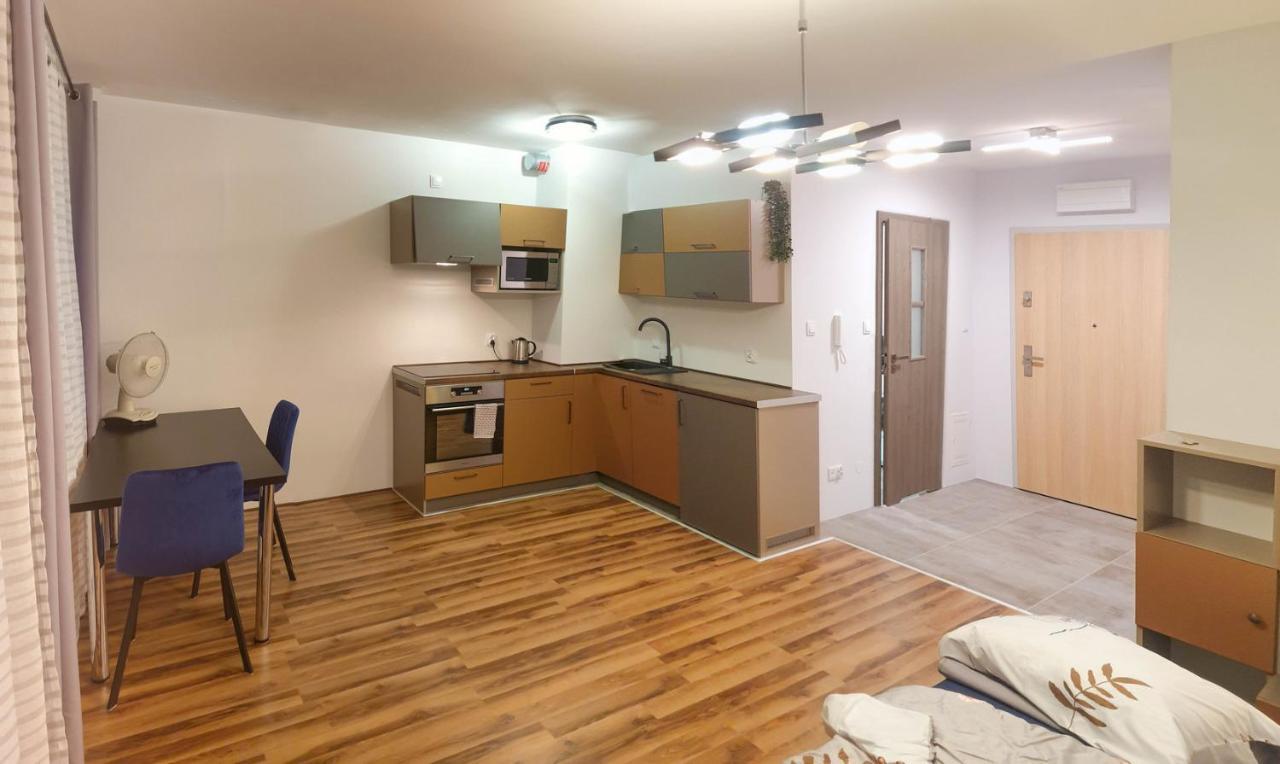 Mini Apartament Krakow Pn / Cracow North Z Parkingiem Buitenkant foto