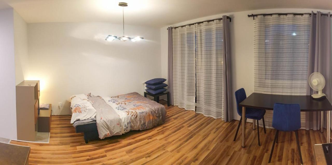 Mini Apartament Krakow Pn / Cracow North Z Parkingiem Buitenkant foto