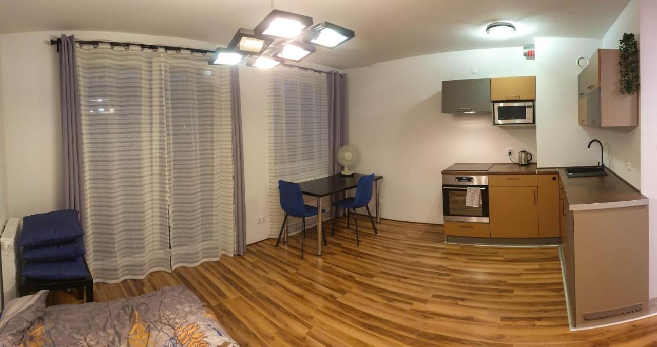 Mini Apartament Krakow Pn / Cracow North Z Parkingiem Buitenkant foto